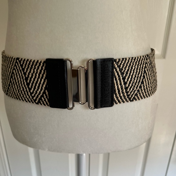 Vince Camuto Stretch Belt Size S/M - Picture 2 of 14